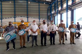Pelindo IV Bantu Kendaraan Sampah dan Asuransi BPJS Nelayan Sekitar MNP