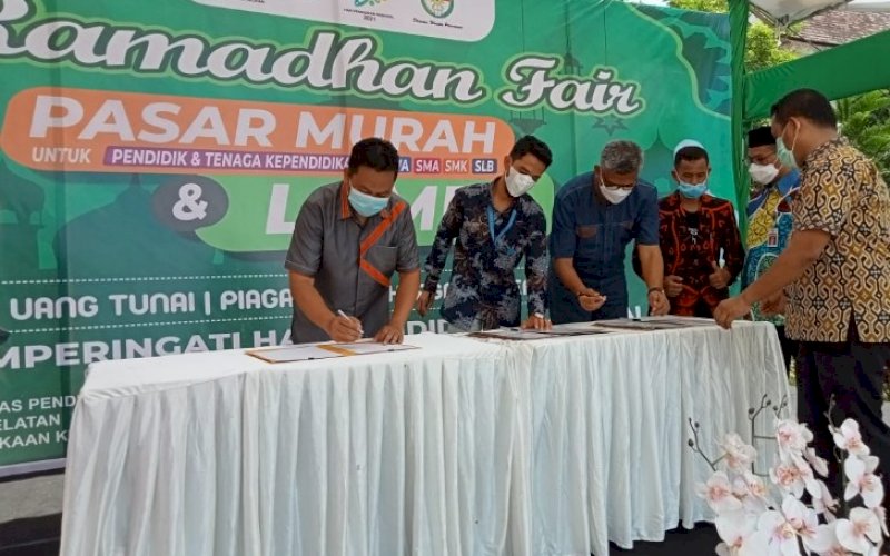 PENANDATANGANAN MOU. JSDI Wilayah Sulsel melakukan penandatanganan kerja sama dengan Dinas Pendidikan Provinsi Sulsel tentang pembentukan dan pendampingan kegiatan ekstrakurikuler pandu digital pada SMA/SMK se-Sulsel. foto: humas jsdi