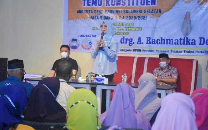 RESES. Anggota DPRD Sulsel, Andi Rachmatika Dewi, melakukan temu konstituen dengan agenda reses di Kelurahan Jongaya, Kecamatan Tamalate, Kota Makassar, Kamis (6/5/2021). foto: istimewa