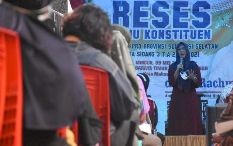 RESES. Anggota DPRD Provinsi Sulsel, Andi Rachmatika Dewi, menggelar Reses Masa Persidangan Ketiga tahun anggaran 2020-2021 di Kelurahan Bara-baraya, Kecamatan Makassar, Kota Makassar, Minggu (9/5/2021). foto: istimewa