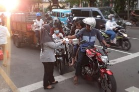 FKHI Pemkot Makassar Berbagi Takjil