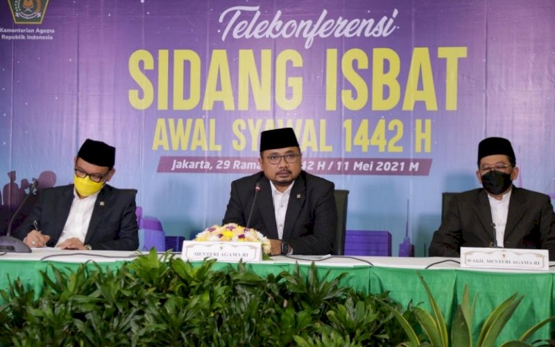 HASIL ISBAT. Menag Yaqut Cholil Qoumas, Ketua MUI KH Abdullah Jaidi, dan Wakil Ketua Komisi VIII TB Ace H Syadzili umumkan hasil isbat awal Syawal. foto: humas kemenag