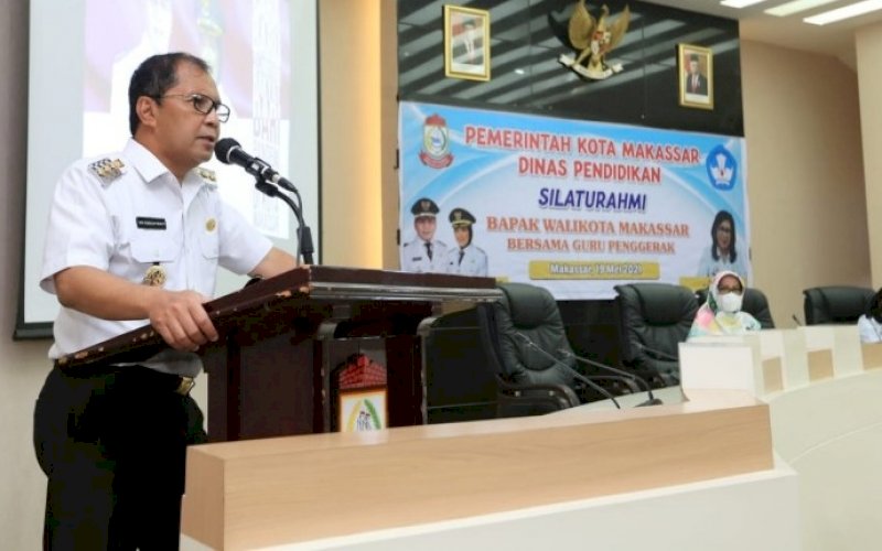 SILATURAHMI. Wali Kota Makassar, Moh Ramdhan Pomanto, memberikan arahan saat silaturahmi dengan sejumlah guru penggerak angkatan kedua yang berhasil lolos dalam seleksi program nasional di Kantor Balai Kota Makassar, Rabu (19/5/2021). foto: humas pemkot makassar