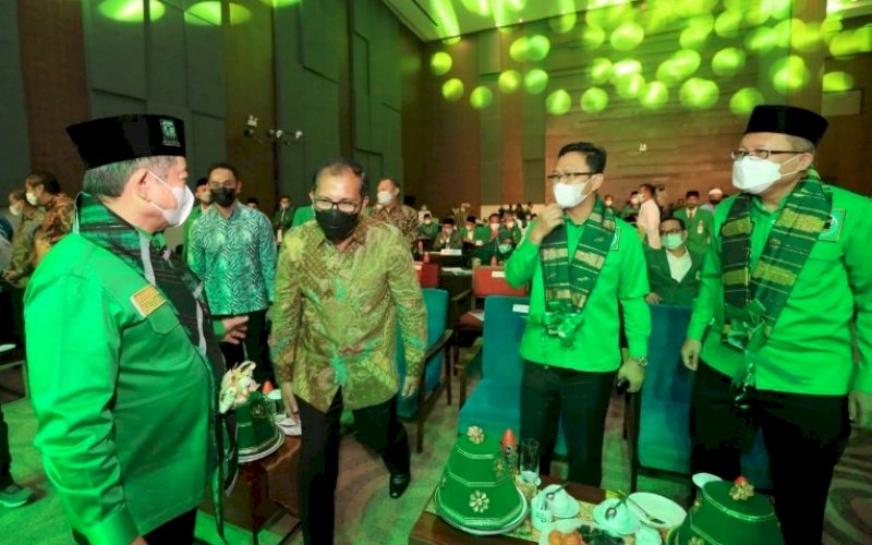 MUSWIL PPP. Wali Kota Makassar, Moh Ramdhan Pomanto (kedua kiri), menghadiri Muswil VIII DPW PPP Sulsel yang diadakan di Hotel Sheraton Makassar, Sabtu (22/5/2021). Turut hadir Ketua Umum DPP PPP Suharso Monoarfa (kiri). foto: humas pemkot makassar