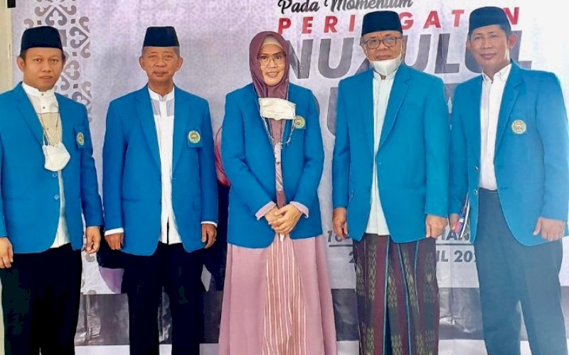RAIS SYURIAH. AG Prof DR KH Najamuddin Abd Safa LC MA (kedua kiri) bersama Rektor UIM DR Ir Hj Andi Majdah M Zain MSi (tengah). Prof Najamuddin Terpilih Rais Syuriah NU Sulsel. foto: humas uim