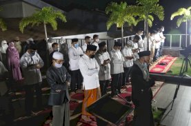 Salat Gerhana Berjemaah, Danny Pomanto Doakan Makassar Cepat Pulih dari Covid-19