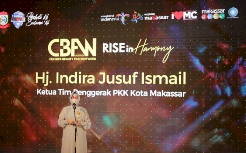 SAMBUTAN. Ketua Tim Penggerak PKK, Indira Jusuf Ismail, memberikan sambutan saat membuka CBFW 2021 di Atrium Trans Studio Mal Makassar, Jumat (4/6/2021). foto: humas pemkot makassar