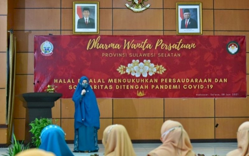 HALALBIHALAL. Plt Ketua Tim Penggerak PKK Sulsel, Naoemi Octarina, menghadiriHalalbihalal Dharma Wanita Persatuan Provinsi Sulsel di Aula BPSDM Sulsel, Selasa (8/6/2021). foto: humas pemprov sulsel