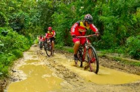 Brimob Bone Gowes Kamtibmas Telusuri Kampung Palakka-Cabalu