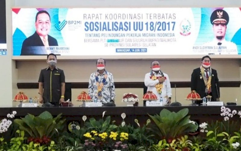 SOSIALISASI UU. Kegiatan sosialisasi Undang-Undang (UU) nomor 18 tahun 2017 tentang Perlindungan Pekerja Migran Indonesia Kantor Gubernur Sulsel, Senin (14/6/2021). foto: humas pemprov sulsel