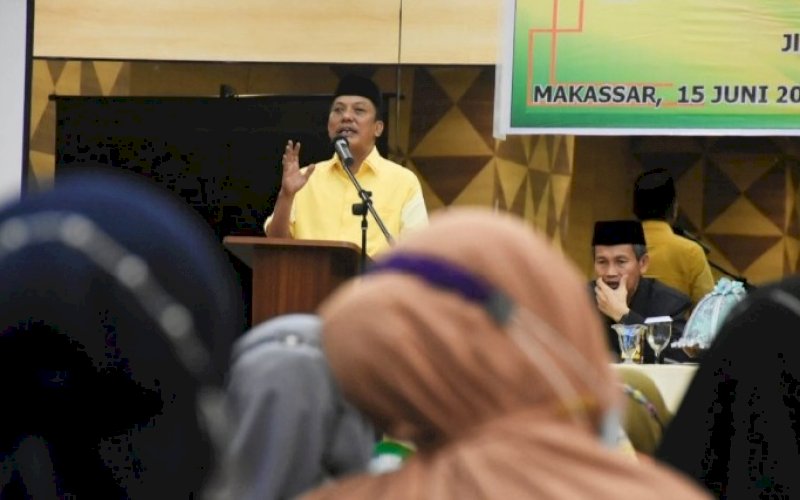 SOSIALISASI PERDA. Anggota DPRD Kota Makassar, Abd Wahab Tahir, menggelar sosialisasi Perda nomor 5 tahun 2006 tentang Pengelolaan Zakat di Hotel Pesonna Makassar, Selasa (15/6/2021). foto: humas dprd makassar