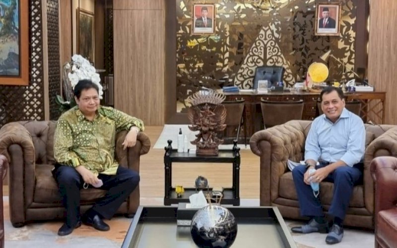 SILATURAHMI. Ketua Umum Dekopin HAM Nurdin Halid silaturahmi dengan Menteri Koordinator Bidang Perekonomian Airlangga Hartarto di Jl Lapangan Banteng Timur, Jakarta Pusat, 14 Juni 2021 lalu. foto: istimewa