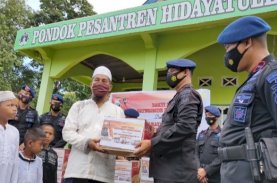 Brimob Bone Santuni Anak Yatim