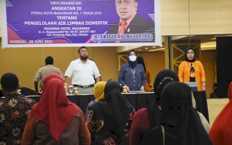 SOSIALISASI PERDA. Anggota DPRD Kota Makassar, Arifin Dg Kulle, menggelar sosialisasi Perda Kota Makassar Nomor 1 tahun 2016 tentang Pengelolaan Air Limbah Domestik di Hotel Pesonna Makassar, Minggu (20/6/2020). foto: humas dprd makassar