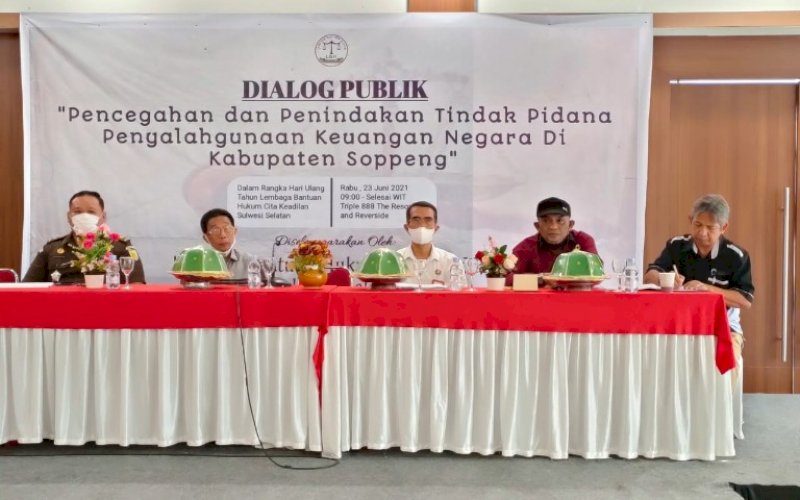 DIALOG. Para pemateri pada dialog publik 'Pencegahan dan Penindakan Dugaan Tindak Pidana Korupsi' di Soppeng, Sulsel, Rabu (23/6/2021). foto: istimewa