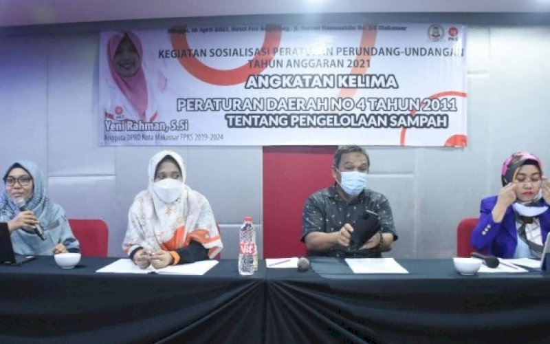 SOSIALISASI PERDA. Anggota DPRD Makassar, Yeni Rahman, sosialisasikan Perda Pengelolaan Sampah di Hotel Fox Lite Makassar, Minggu (18/4/2021). foto; istimewa