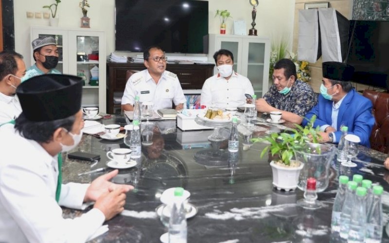 PERTEMUAN. Sejumlah ormas-ormas Islam (FKUB, NU, MUI) menemui Wali Kota Makassar, Ramdhan Pomanto di kediamannya, Jl Amirullah, Kota Makassar, Rabu (7/7/2021). foto: istimewa