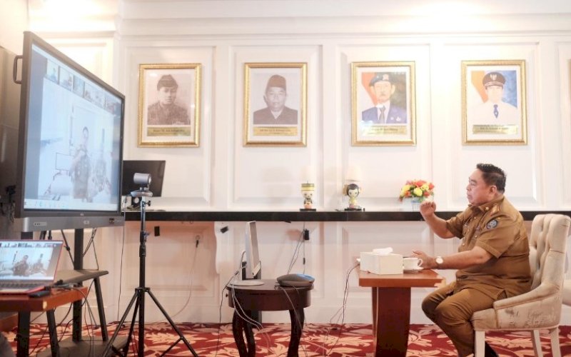 DISKUSI VIRTUAL. Sekda Provinsi Sulsel, Abdul Hayat Gani, menghadiri diskusi virtual bersama Dirjen Gakkum LHK RI di Kantor Gubernur Sulsel, Selasa (13/7/2021). foto: istimewa