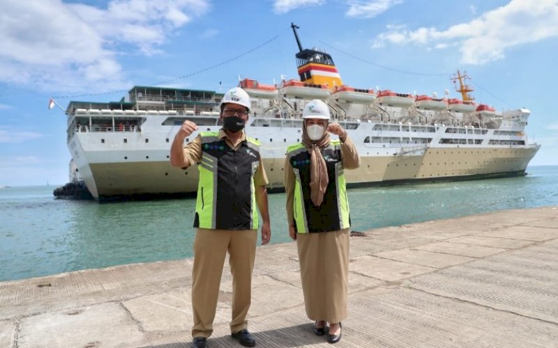 ISOLASI APUNG. Wali Kota Makassar, Moh Ramdhan Pomanto, meninjau dan menentukan titik koordinat dimana kapal Pelni untuk isolasi apung akan berlabuh, Selasa (13/7/2021). foto: istimewa