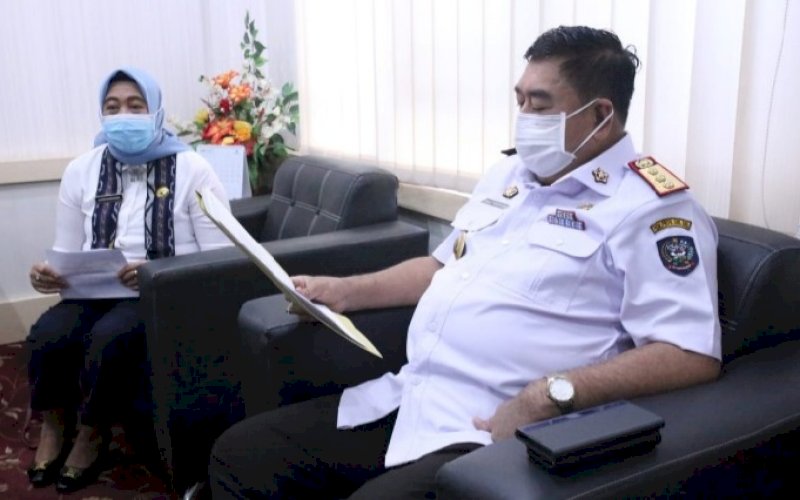 KEMITRAAN. Kepala BPOM Makassar Hardaningsih saat menemui Sekda Provinsi Sulsel Abdul Hayat Gani di Kantor Gubernur, Rabu (14/7/2021). foto: istimewa