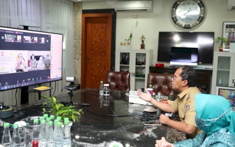 RAKOR. Wali Kota Makassar, Moh Ramdan Pamanto, saat melakukan Rapat Koordinasi Monitoring dan Evaluasi Makassar Recover bersama Forkopimda, tim Makassar Recover, Master Covid, dan jajaran lingkup Pemerintah Kota (Pemkot) Makassar secara virtual, Selasa (13/7/2021). foto: istimewa