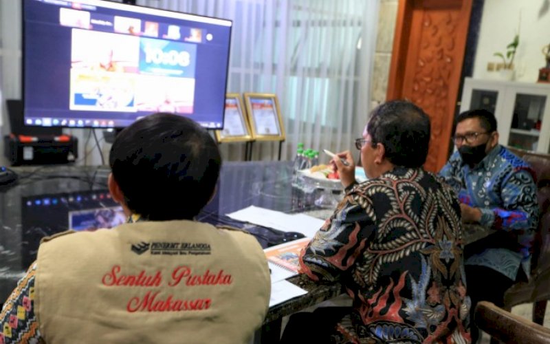 PRESENTASI. Wali Kota Makassar, Moh Ramdhan Pomanto, saat presentasi dan wawancara kompetisi inovasi pelayanan publik tahun 2021 dalam program 'sentuh pustaka' dari Dinas Perpustakaan Kota Makassar yang diadakan secara virtual Kemenpan RB, Kamis (15/7/2021). foto: istimewa