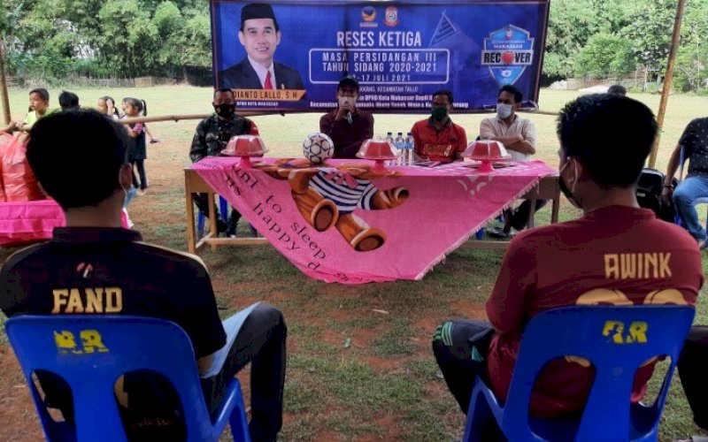 RESES. Ketua DPRD Kota Makassar, Rudianto Lallo, menggelar Reses Ketiga Masa Persidangan III Tahun Sidang 2020-2021, 12-17 Juli 2021, di Pulau Lakkang, Kecamatan Tallo, Kota Makassar, Minggu (18/7/2021). foto: doelbeckz/pluz.id