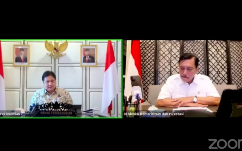 BERI KETERANGAN. Menko Perekonomian Airlangga Hartarto dan Menko Marinves Luhut Binsar Pandjaitan saat memberikan Keterangan Pers mengenai Evaluasi dan Penerapan PPKM, Minggu (25/7/2021) malam, secara virtual. foto: istimewa