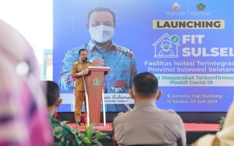 LAUNCHING. Plt Gubernur Sulsel, Andi Sudirman Sulaiman, melaunching Fasilitas Isolasi Terintegrasi (FIT) Provinsi Sulsel bagi masyarakat terkonfirmasi positif Covid-19 di Asrama Haji Sudiang Makassar, Selasa (27/7/2021). foto: istimewa