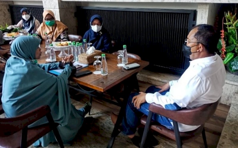 PERTEMUAN. Wali Kota Makassar, Moh Ramdhan Pomanto, menerima kunjungan FKTMP Kota Makassar di kediaman pribadinya, Jl Amirullah, Kota Makassar, Jumat (30/7/2021). foto: istimewa