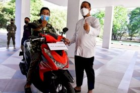 Kakek Inspirator Vaksin Dapat Hadiah Motor dari Plt Gubernur Sulsel