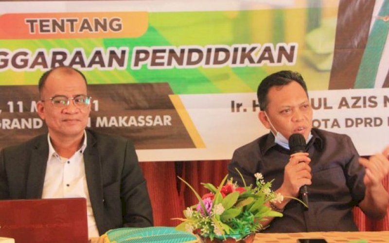 SOSIALISASI PERDA. Anggota DPRD Makassar, Abdul Aziz Namu, sosialisasikan Perda Penyelenggaraan Pendidikan di Hotel Grand Town Makassar, Selasa (11/5/2021). foto: istimewa