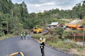 Mudahkan Akses Distribusi Hasil Pertanian, Pemprov Sulsel Lanjutkan Pembangunan Jalan Penghubung Lutim-Sulteng