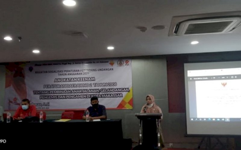 SOSIALISASI. Anggota DPRD Kota Makassar, Yeni Rahman, menggelar sosialisasi Peraturan Perundang-undangan Tahun Anggaran 2021 Angkatan ke-6 di Hotel Fox Lite Makassar, Minggu (9/5/2021). foto: istimewa