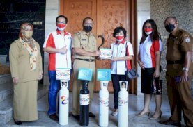 Danny Pomanto Terima Bantuan Tabung Oksigen dan Regulator
