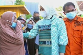 Wawali Makassar Serahkan Bantuan untuk Korban Kebakaran Kampung Lepping