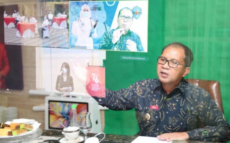 VIRTUAL. Wali Kota Makassar, Moh Ramdhan Pomanto, mengikuti pembahasan inovasi Isolasi Apung Terpadu yang diinisiasinya menjadi percontohan nasional dan diikuti sejumlah daerah di Indonesia secara virtual, Kamis (12/8/2021). foto: istimewa