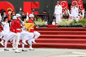 Diguyur Hujan, Penurunan Bendera di Makassar Berjalan Lancar