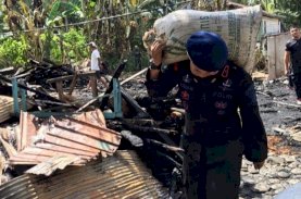 Bantu Korban Kebakaran, Lihat Aksi Nyata Danyon Brimob Bone