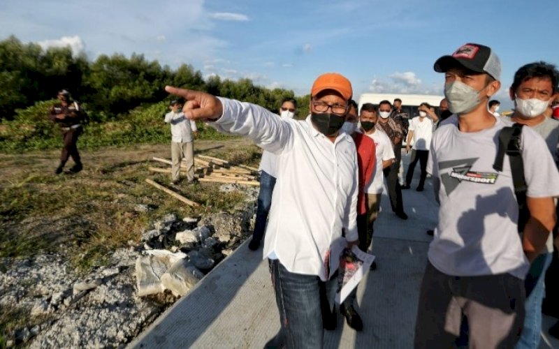PENINJAUAN. Wali Kota Makassar, Moh Ramdhan Pomanto, meninjau lokasi yang akan dijadikan sirkuit balapan, Jumat (20/8/2021). foto: istimewa