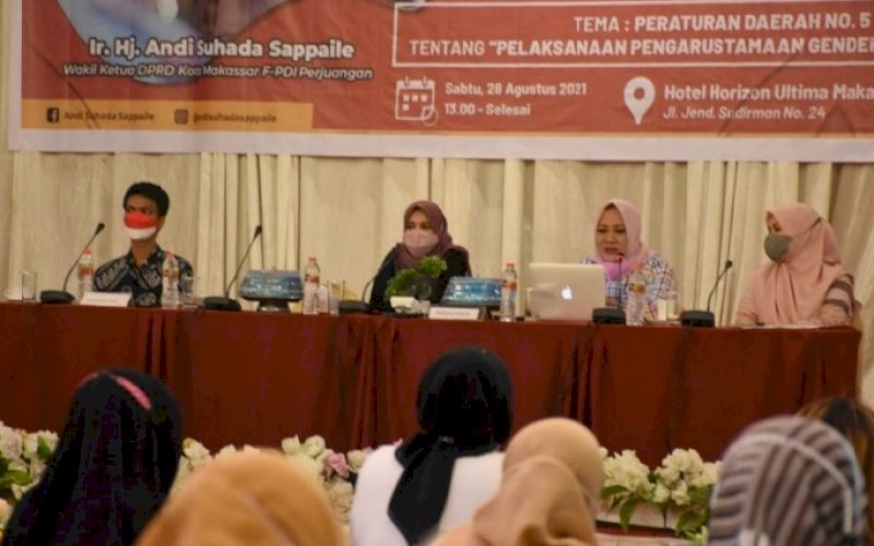 SOSIALISASI PERDA. Wakil Ketua DPRD Makassar, Andi Suhada Sappaile, menggelar sosialisasi Perda Nomor 5 tahun 2019 tentang Pengarusutamaan Gender (PUG) dalam Pembangunan di Hotel Horison Makassar, Sabtu (28/8/2021). foto: istimewa