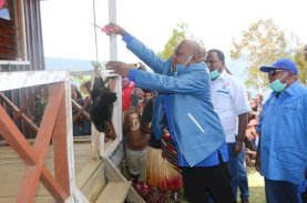 Usman Wanimbo Resmikan Kantor DPAC Demokrat Distrik Wakuwo Tolikara