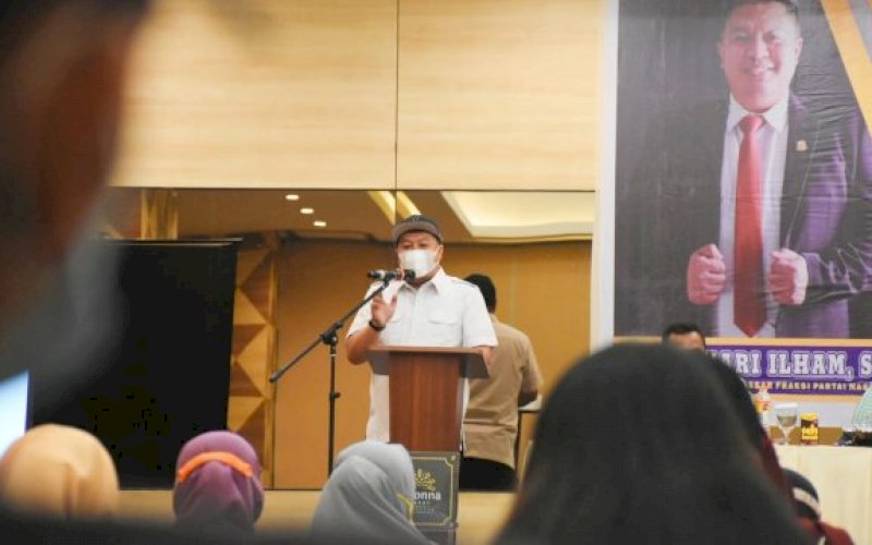 SOSIALISASI PERDA. Anggota DPRD Makassar, Ari Ashari Ilham sosialisasikan Perda Baca Tulis Alquran, di Hotel Pessona, Minggu (27/6/2021). foto: istimewa