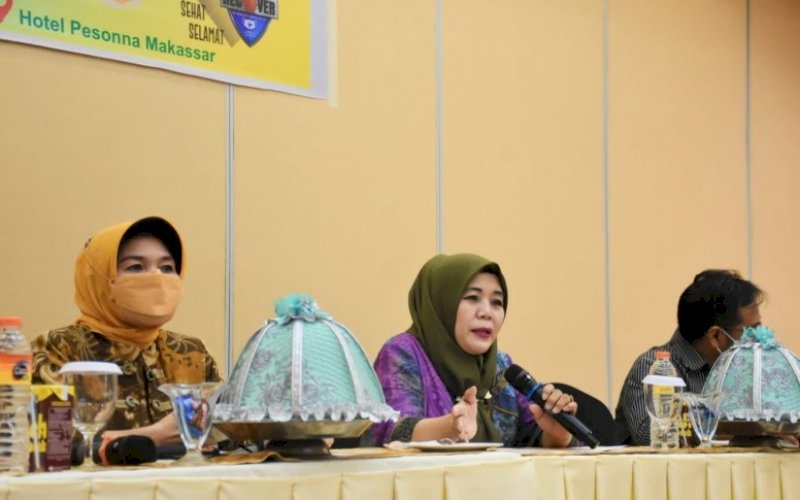 SOSIALISASI PERDA. Anggota DPRD Kota Makassar, Nurul Hidayat, melaksanakan sosialisasi Perda Kota Makassar Nomor 3 tahun 2016 tentang Pemberian ASI Eksklusif di Hotel Pesonna Makassar, Kamis (2/9/2021). foto: istimewa