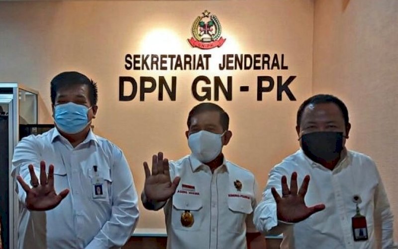 GNPK. Koordinator Staf Ahli Wantimpres/Ketua Umum DPN GNPK H Adi Warman, Sekretaris Satgas Saber Pungli Kemenpolhukam Irjen Pol Dr Agung Makbul, dan Wakil Ketua Umum DPN GNPK H Ramzah Thabraman. foto: istimewa