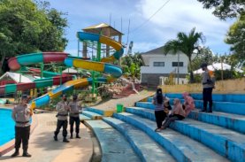 Brimob Bone Beri Rasa Aman kepada Masyarakat Saat Liburan
