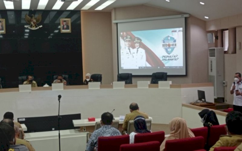 RAPAT KOORDINASI. Wali Kota Makassar, Moh Ramdhan Pomanto, memimpin rapat koordinasi tim Makassar Recover dan Forkopimda di Balai Kota Makassar, Senin (13/9/2021). foto: istimewa