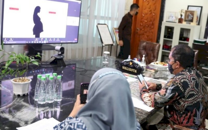 LAUNCHING MPHD. Wali Kota Makassar, Moh Ramdhan Pomanto, menghadiri launching kick off program Momentum Private Health Care Delivery (MPHD) secara virtual di kediaman pribadinya, Jl Amirullah, Kota Makassar, Kamis (23/9/2021). foto: istimewa