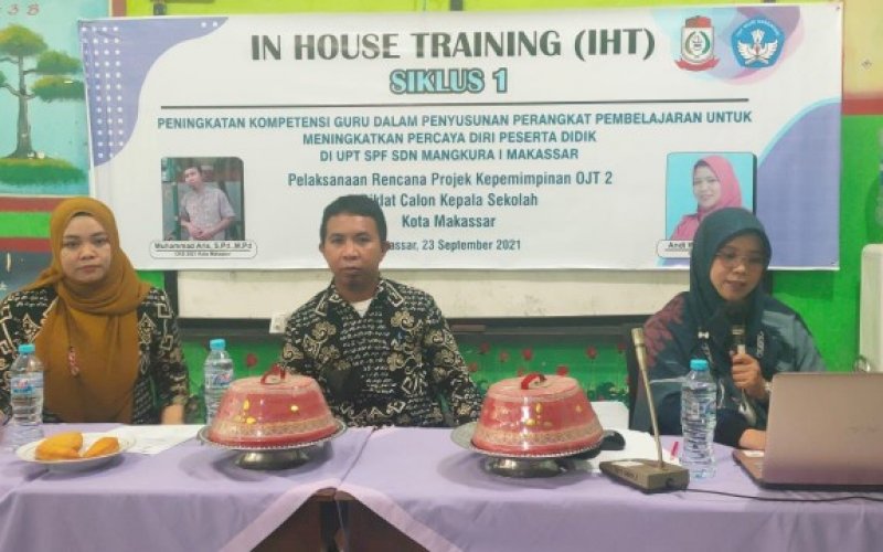 Muhammad Aris SPd MPd (tengah). foto: istimewa