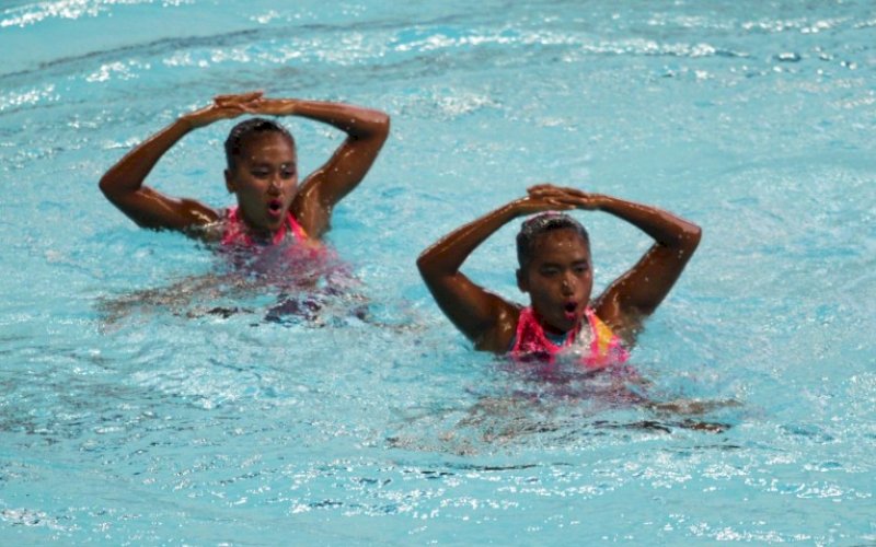 EMAS PON. Atlet renang Sulsel kategori renang artistik duet berhasil mempersembahkan medali emas PON XX Papua 2021 yang bertanding di Kolam Renang Kampung Harapan Kompleks Stadion Lukas Enembe, Papua, Rabu, (6/10/2021). foto: istimewa